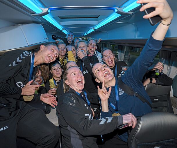 Selfie zum Abschluss einer Traumreise: Die Spielerinnen der SG BBM. Foto: Marco Wolf