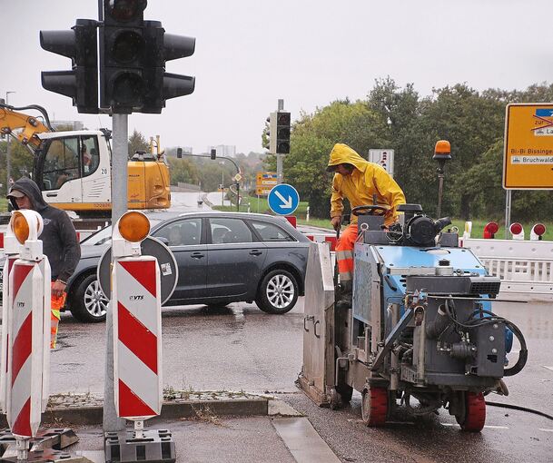 Baustelle Böhringer-Kreuzung: Autofahrer müssen sich nun wieder auf Behinderungen einstellen. Foto: Alfred Drossel