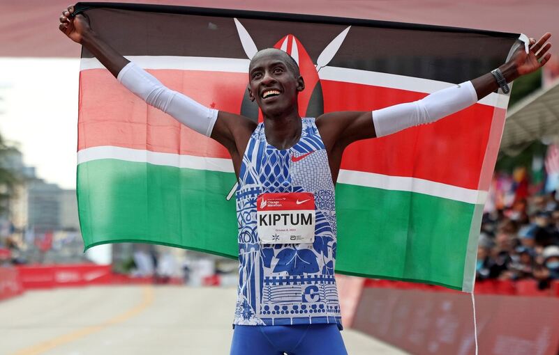 Kelvin Kiptum gewinnt ChicagoMarathon in WeltrekordZeit